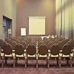 Golden Tulip Отель