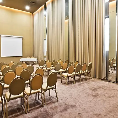 Golden Tulip 4*