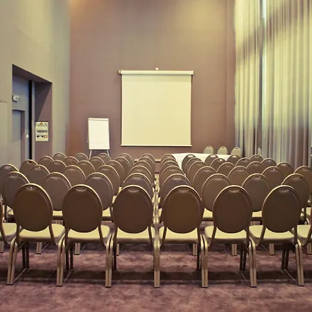 Golden Tulip ホテル