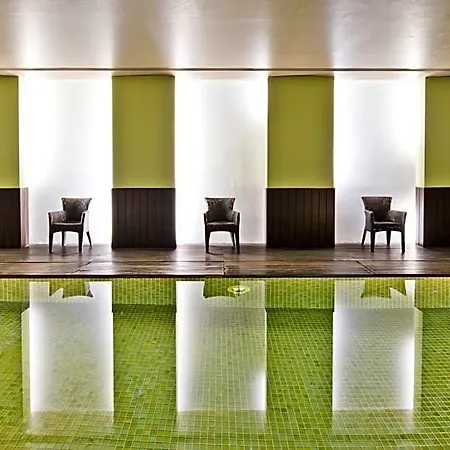 Golden Tulip 4*